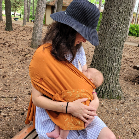 Breastfeeding While Babywearing: How to Do It and Why
